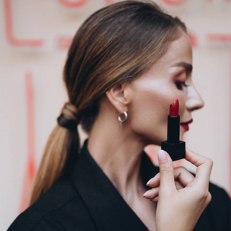 Delfy Velvetly Matt Lipstick,  matiniai lūpų dažai - Scarlet